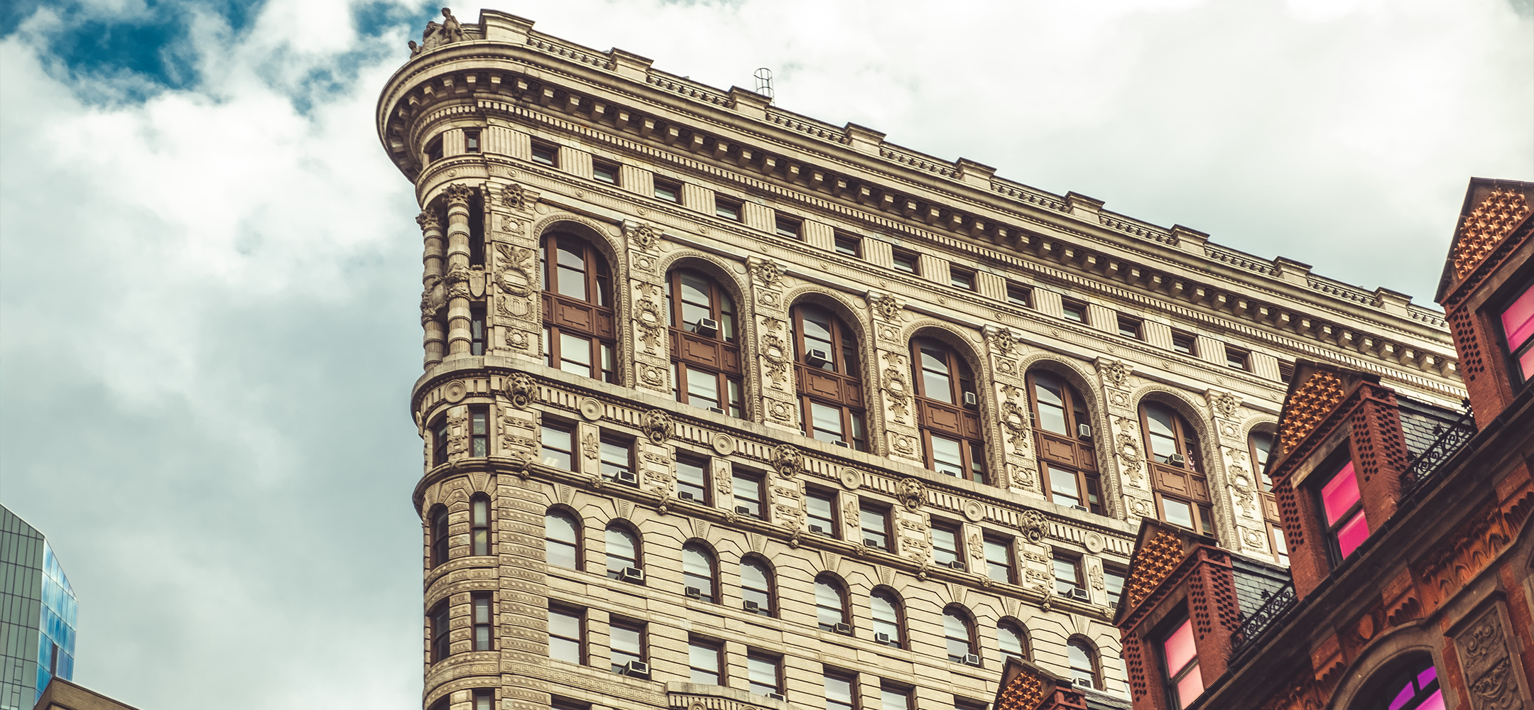 Exterior photo of top floors of Flatiron Building